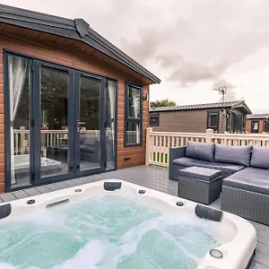 The Serenity With Hot Tub York
